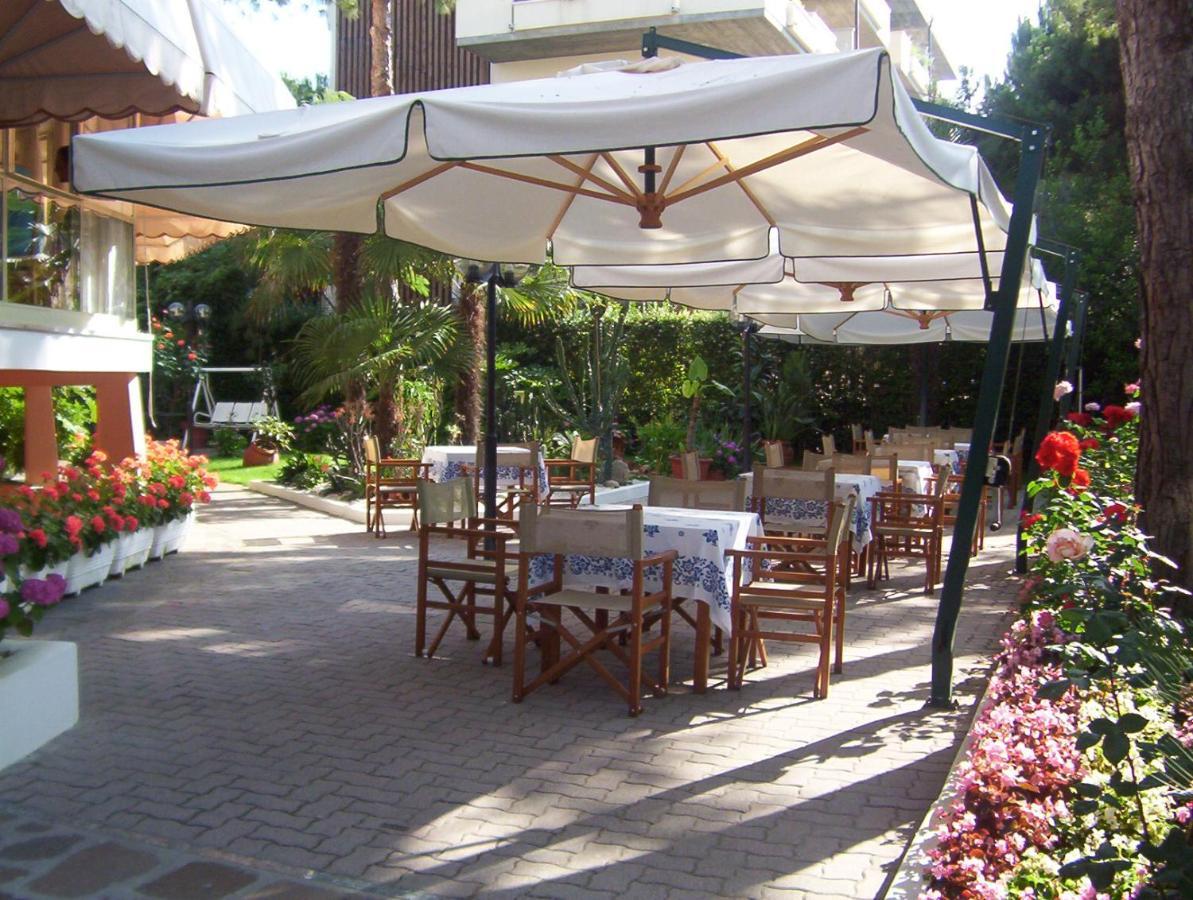 Hotel Escorial Cervia Kültér fotó