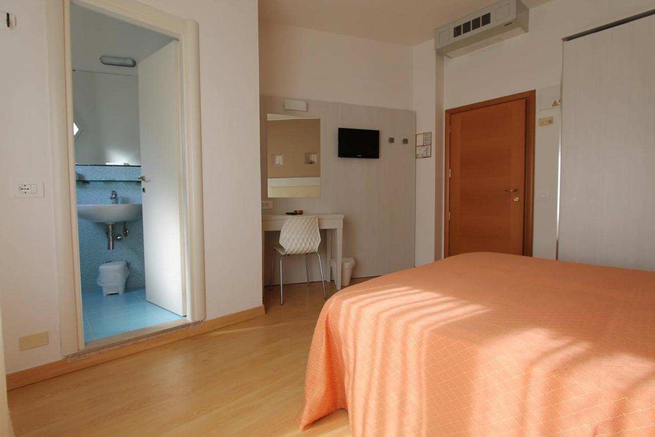 Hotel Escorial Cervia Kültér fotó