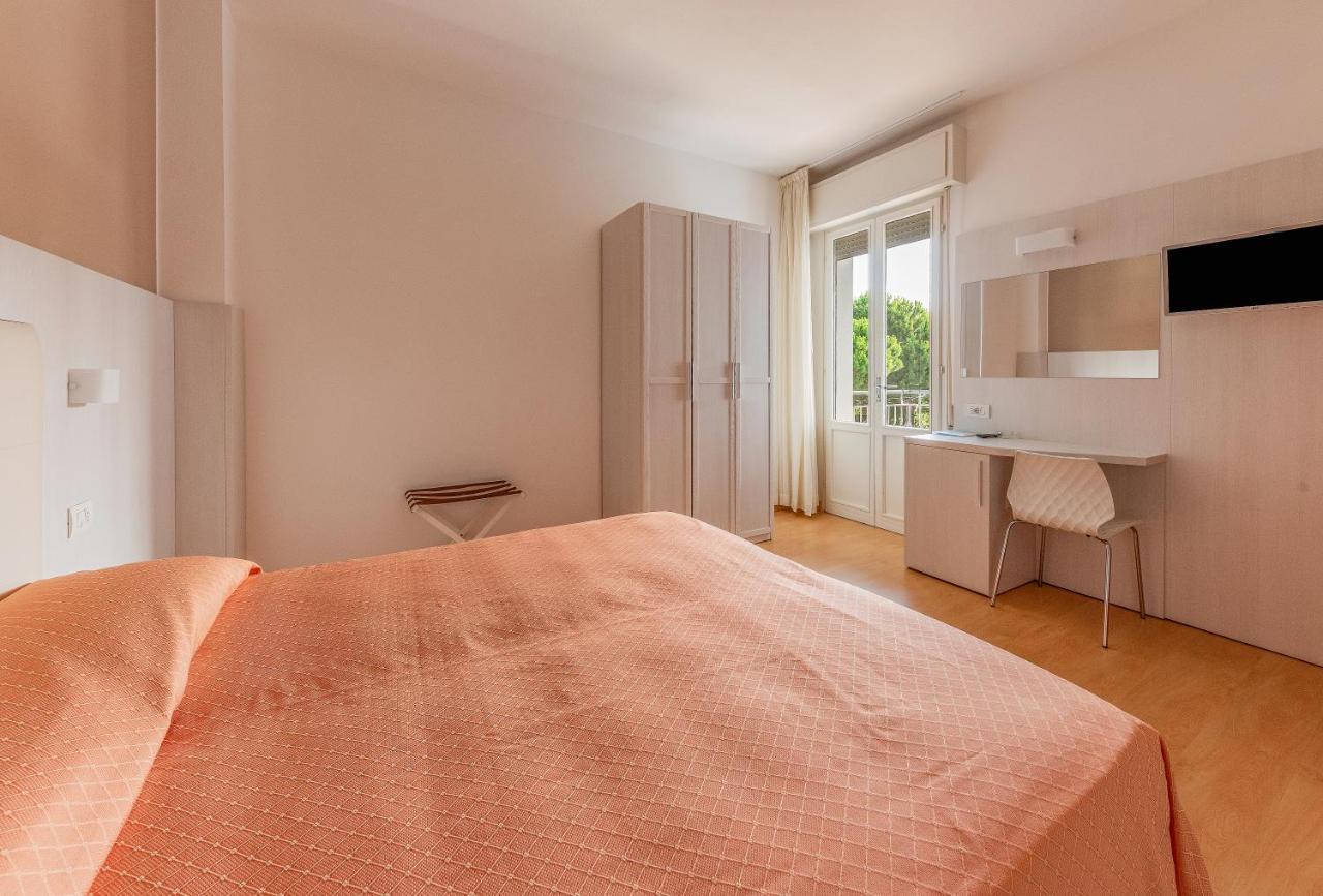 Hotel Escorial Cervia Kültér fotó