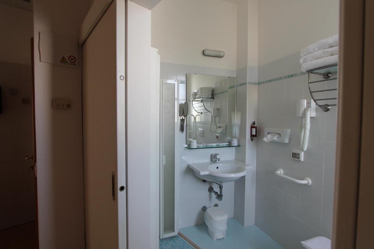 Hotel Escorial Cervia Kültér fotó