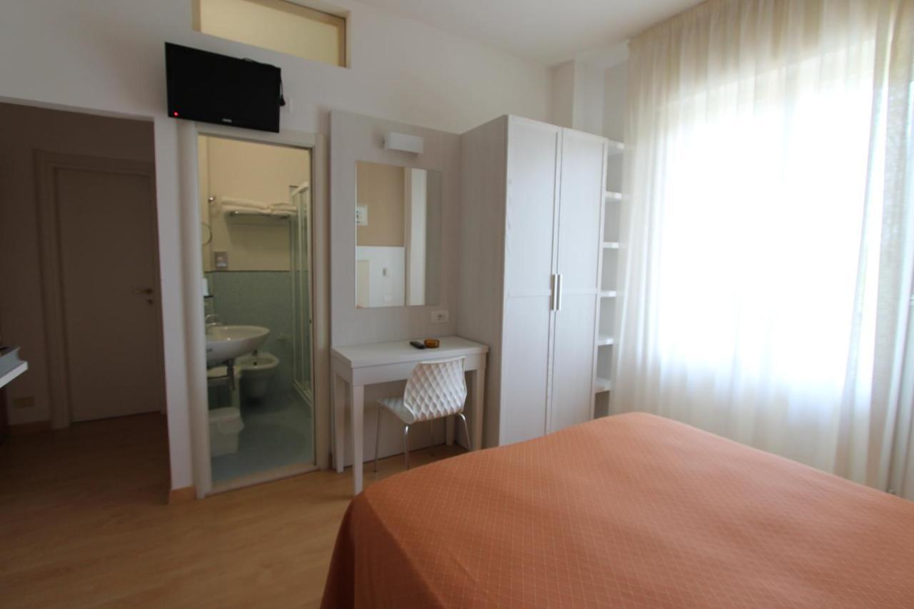 Hotel Escorial Cervia Kültér fotó