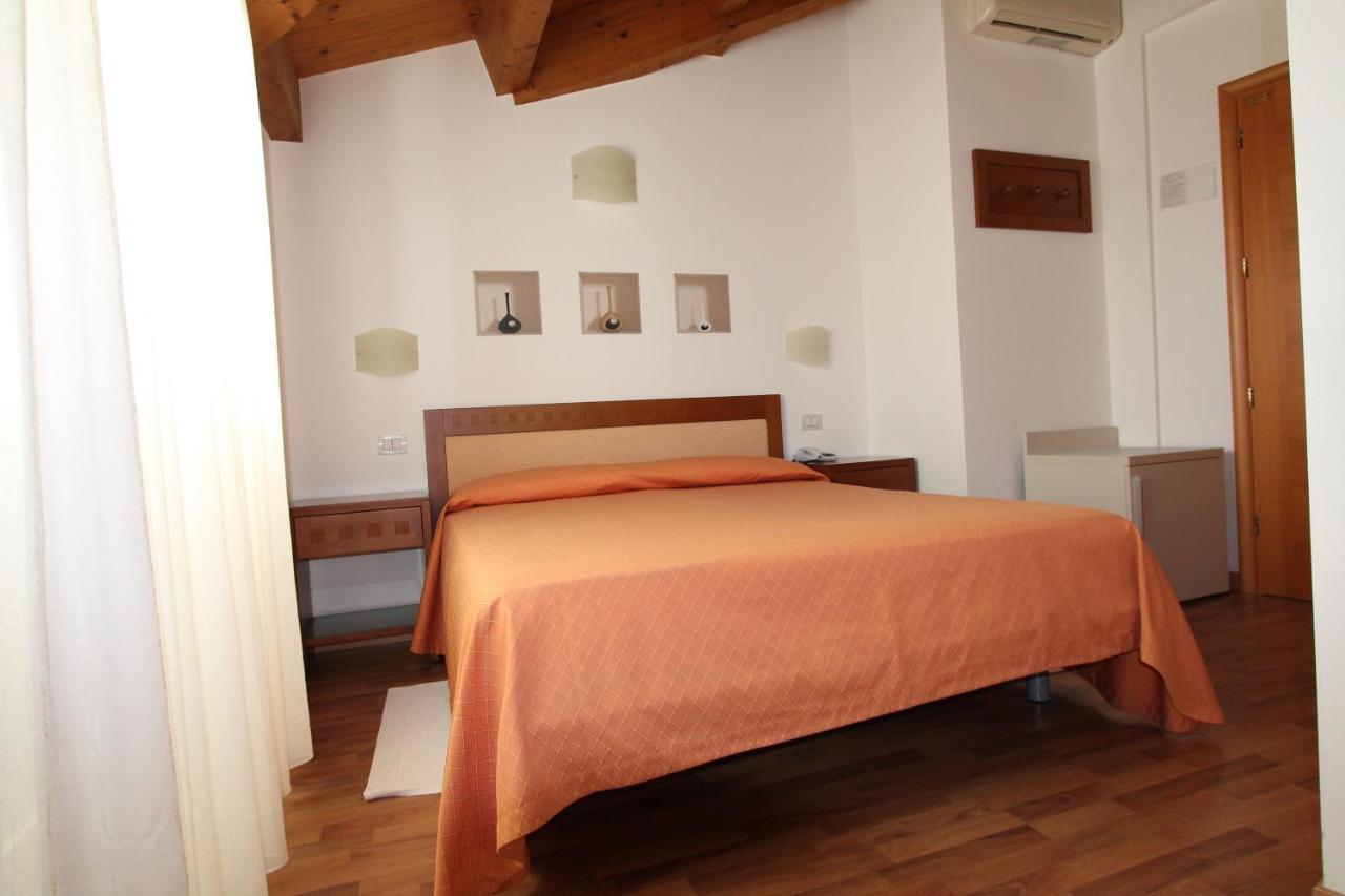 Hotel Escorial Cervia Kültér fotó
