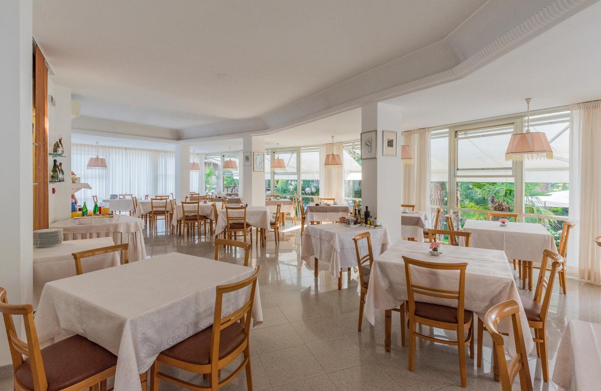 Hotel Escorial Cervia Kültér fotó