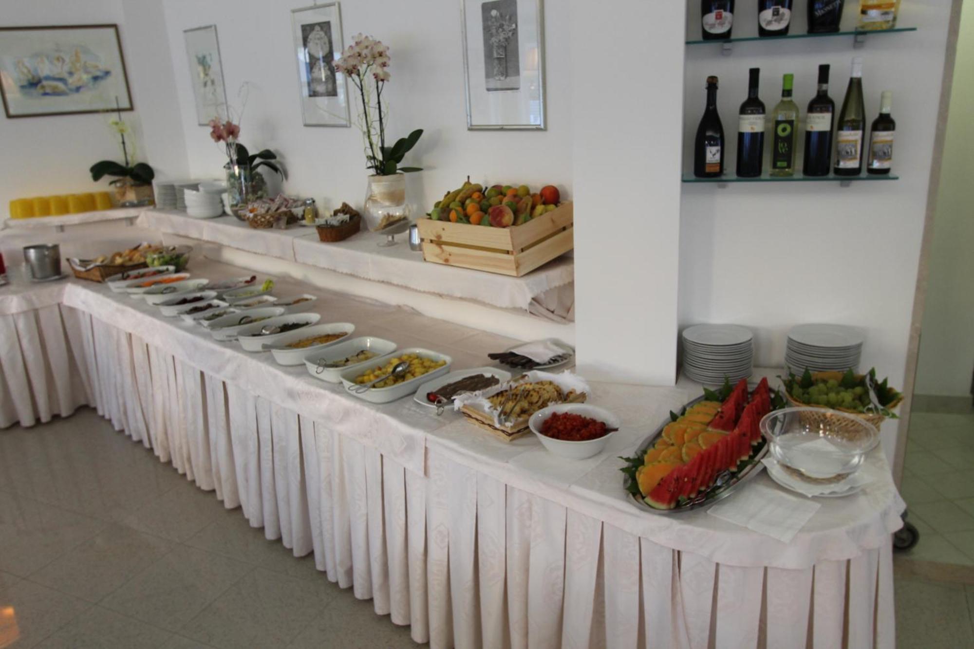 Hotel Escorial Cervia Kültér fotó