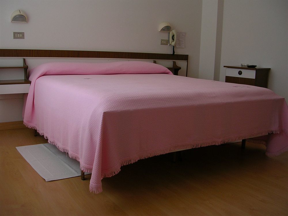 Hotel Escorial Cervia Kültér fotó